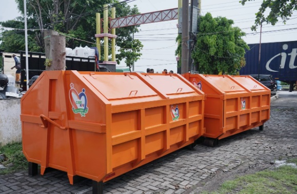 KAI Daop 4 Semarang salurkan bantuan kontainer pengangkut sampah KAI Daop 4 Semarang salurkan bantuan kontainer pengangkut sampah