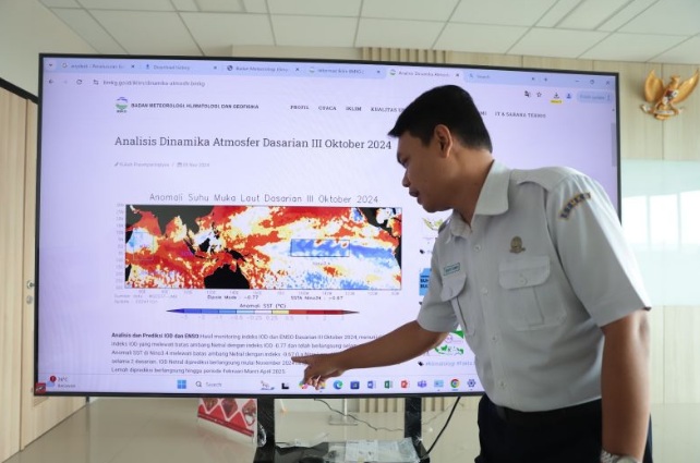 Musim penghujan di Kota Tangerang diprediksi terjadi mulai Desember