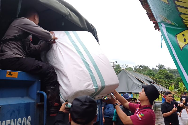 Kemensos bantu logistik tangani pergeseran tanah di Kabupaten Cianjur Kemensos bantu logistik tangani pergeseran tanah di Kabupaten Cianjur