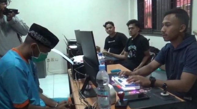 Polres Cianjur tangkap mantan pemain Timnas U-23 edar obat terlarang Polres Cianjur tangkap mantan pemain Timnas U-23 edar obat terlarang