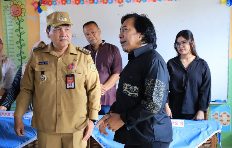 Anggota DPD dan Bupati Bogor tinjau kesiapan TPS dekat rumah Prabowo