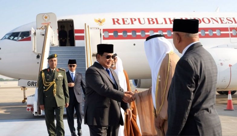 Presiden Prabowo tiba di Abu Dhabi dan sempat dikawal pesawat tempur Presiden Prabowo tiba di Abu Dhabi dan sempat dikawal pesawat tempur