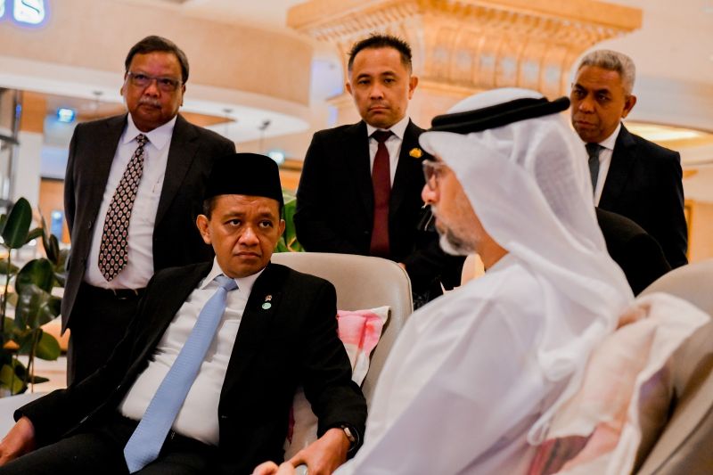 Menteri ESDM dan Menteri Energi UEA bahas tiga kerja sama di Abu Dhabi Menteri ESDM dan Menteri Energi UEA bahas tiga kerja sama di Abu Dhabi