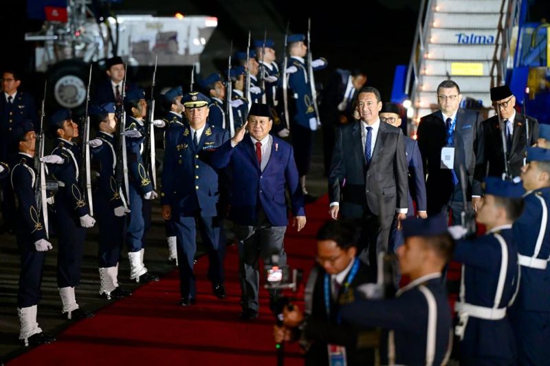 Presiden Prabowo tiba di Peru untuk hadiri KTT APEC Presiden Prabowo tiba di Peru untuk hadiri KTT APEC