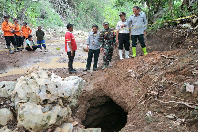 BPBD Jatim-ITS kaji fenomena lubang penyedot air di Blitar BPBD Jatim-ITS kaji fenomena lubang penyedot air di Blitar