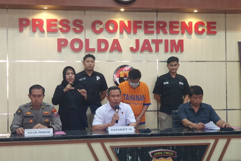 Polisi tangkap ayah di Surabaya cabuli dua putrinya Polisi tangkap ayah di Surabaya cabuli dua putrinya