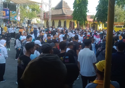 Ribuan warga Boyolali ikut jalan sehat HUT ke-60 Partai Golkar Ribuan warga Boyolali ikut jalan sehat HUT ke-60 Partai Golkar