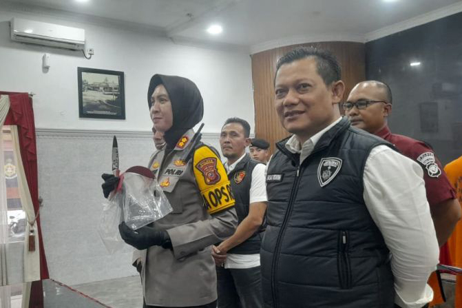 Polisi tidak segan tembak di tempat kepada pelaku kejahatan jalanan Polisi tidak segan tembak di tempat kepada pelaku kejahatan jalanan