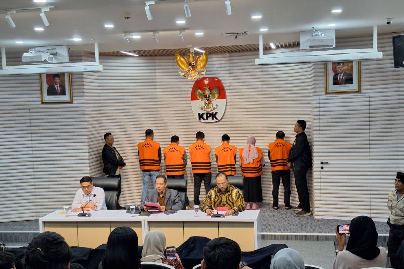 KPK buka opsi terbitkan DPO untuk Gubernur Kalsel Sahbirin Noor KPK buka opsi terbitkan DPO untuk Gubernur Kalsel Sahbirin Noor