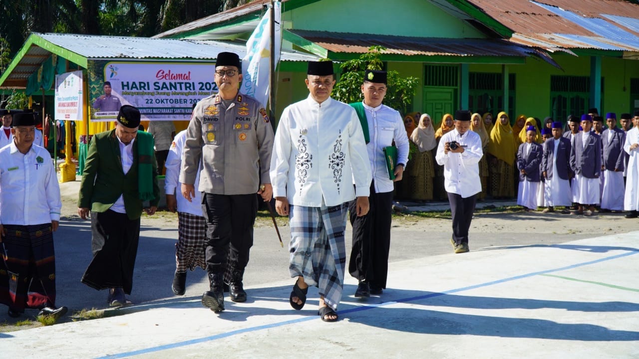 HSN, Pj Bupati Langkat sebut santri pilar utama masa depan bangsa HSN, Pj Bupati Langkat sebut santri pilar utama masa depan bangsa