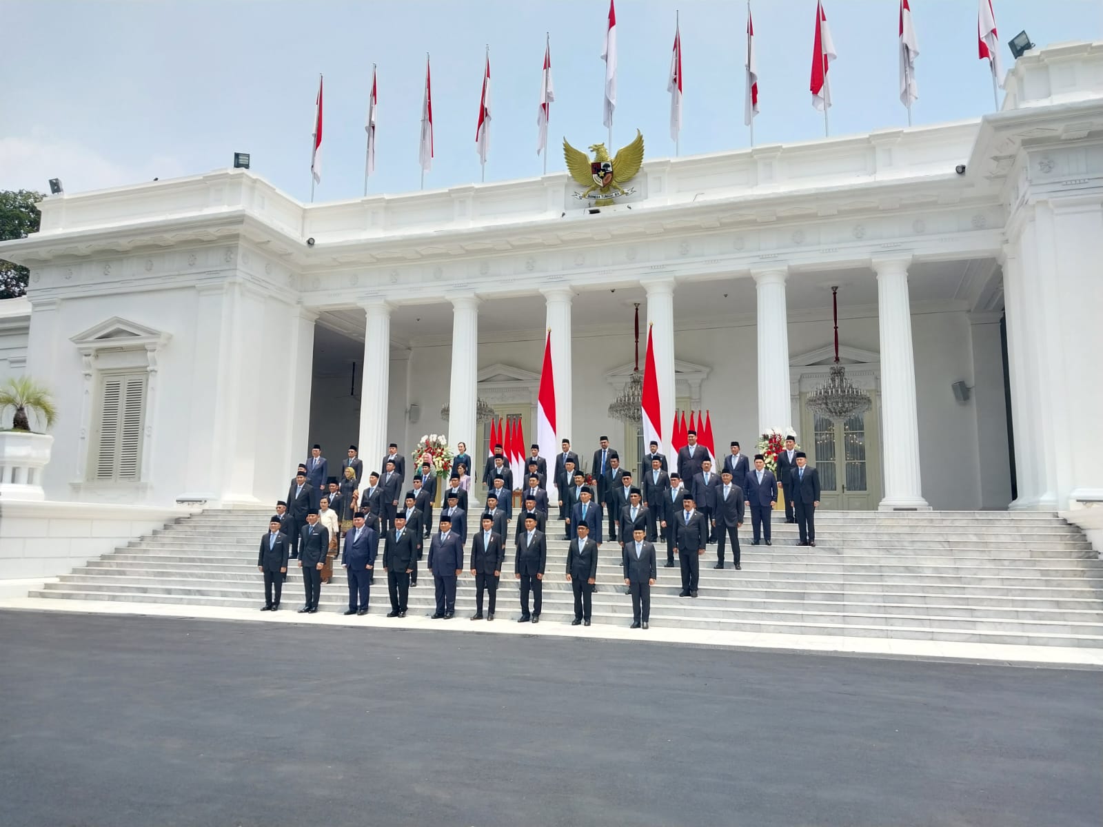 Prabowo lantik 48 menteri dan 5 pejabat setingkat menteri Prabowo lantik 48 menteri dan 5 pejabat setingkat menteri
