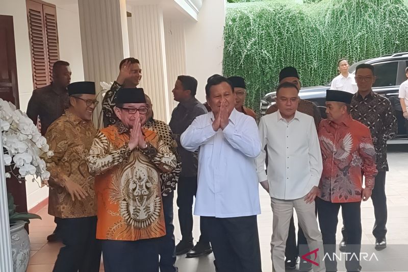Pimpinan PKS tiba di kediaman Prabowo Subianto Pimpinan PKS tiba di kediaman Prabowo Subianto