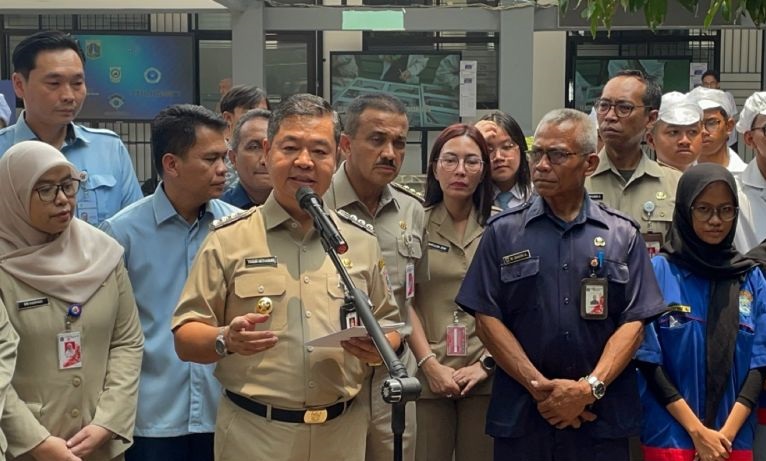 Teguh Setyabudi lakukan uji coba makan siang bergizi gratis di SMKN 26 Teguh Setyabudi lakukan uji coba makan siang bergizi gratis di SMKN 26