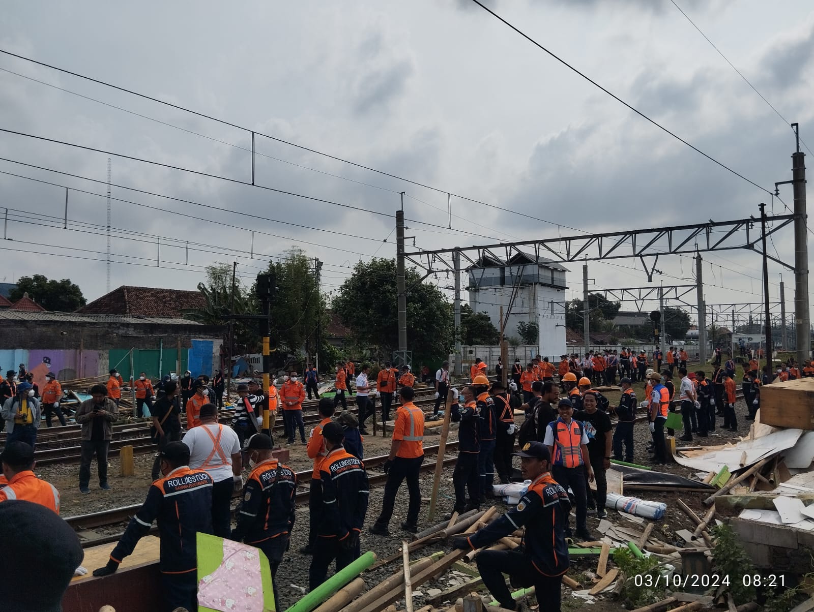 Daop 6 bongkar bangunan di kawasan Bong Suwung Yogyakarta Daop 6 bongkar bangunan di kawasan Bong Suwung Yogyakarta