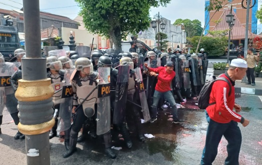 Aparat gabungan simulasi penanganan konflik Pilkada Salatiga 2024 Aparat gabungan simulasi penanganan konflik Pilkada Salatiga 2024