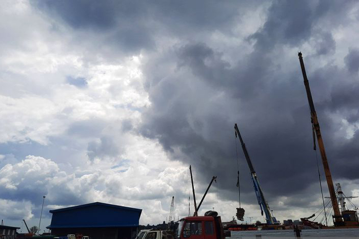 Cuaca sebagian besar wilayah Indonesia berawan hingga hujan pada Kamis Cuaca sebagian besar wilayah Indonesia berawan hingga hujan pada Kamis