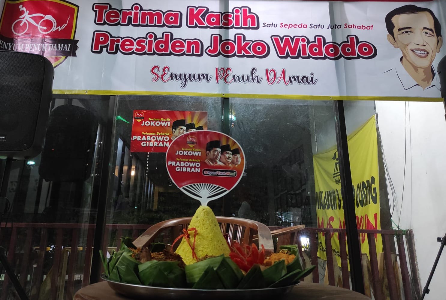 Relawan Sepeda gelar syukuran Jokowi pensiun Relawan Sepeda gelar syukuran Jokowi pensiun