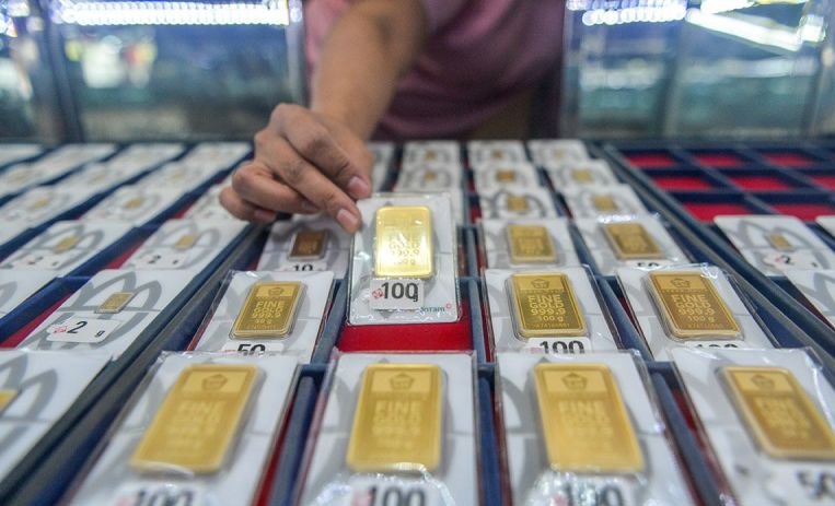 Emas Antam Senin turun Rp7.000 jadi Rp1,527 juta per gram
