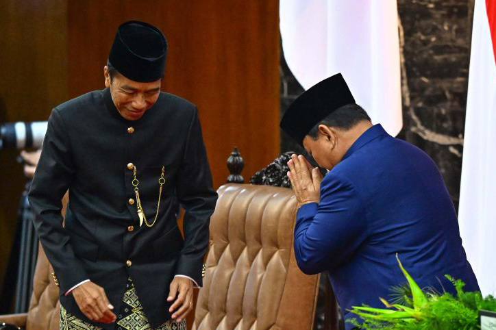 Sejumlah menteri ikut melepas Jokowi pulang ke Solo di Bandara Halim Sejumlah menteri ikut melepas Jokowi pulang ke Solo di Bandara Halim