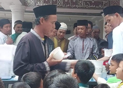 HUT ke-73, Humas Polri sebar Jumat Berkah di Masjid Ciputat HUT ke-73, Humas Polri sebar Jumat Berkah di Masjid Ciputat