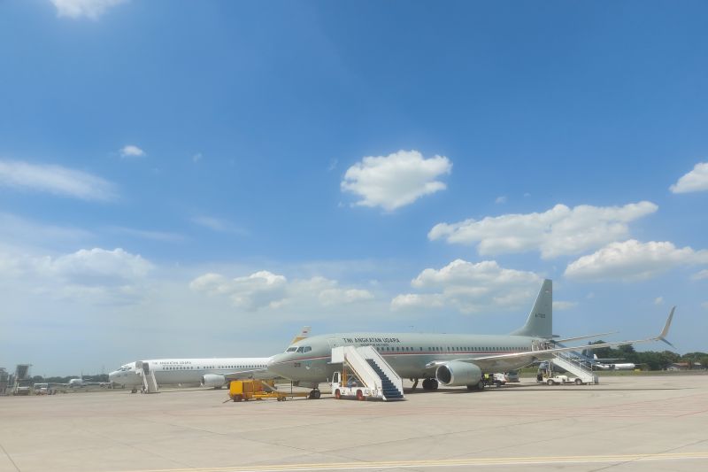 Jokowi pulang ke Solo dengan pesawat TNI AU via Halim Jokowi pulang ke Solo dengan pesawat TNI AU via Halim