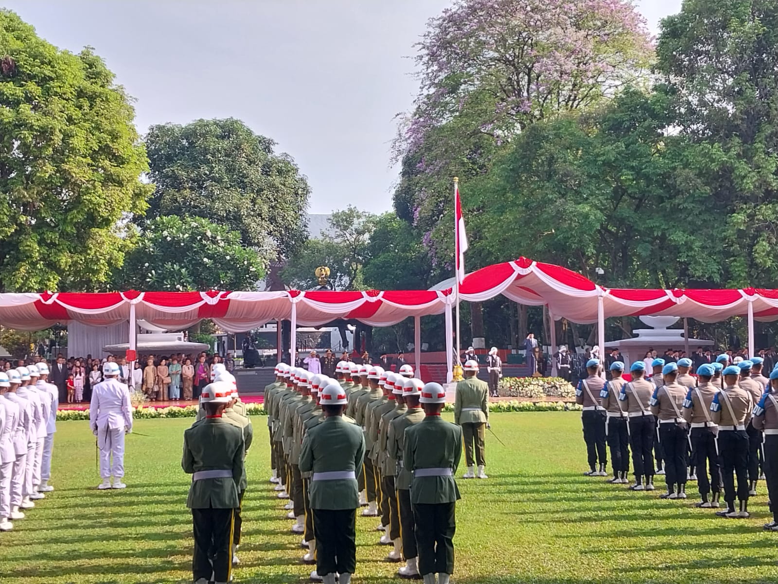 Jokowi jadi inspektur upacara Hari Kesaktian Pancasila 2024 Jokowi jadi inspektur upacara Hari Kesaktian Pancasila 2024