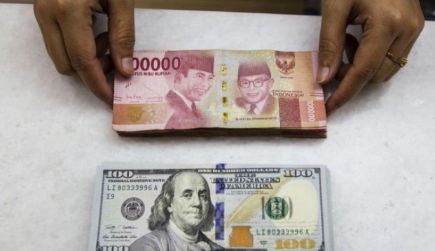 Rupiah menguat dipengaruhi normalisasi harga minyak dunia Rupiah menguat dipengaruhi normalisasi harga minyak dunia