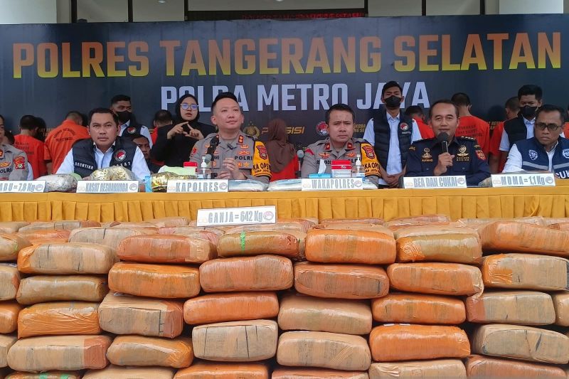 Polres Tangsel sita 642 kg ganja dari tiga kelompok pengedar Polres Tangsel sita 642 kg ganja dari tiga kelompok pengedar