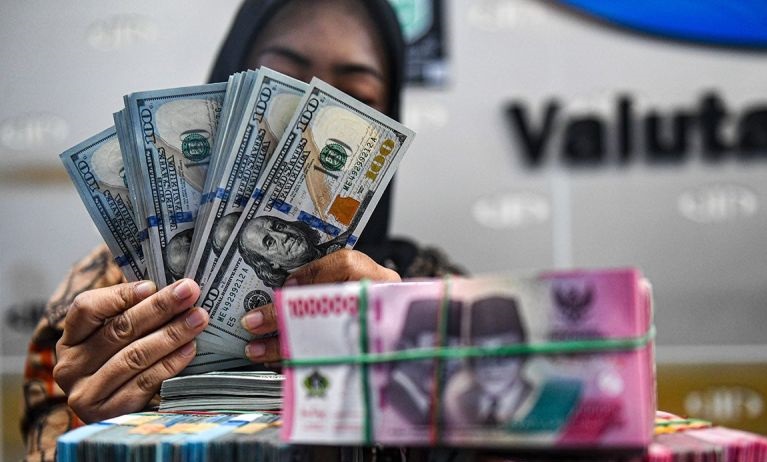 Rupiah turun di tengah proyeksi data tenaga kerja NFP AS yang kuat