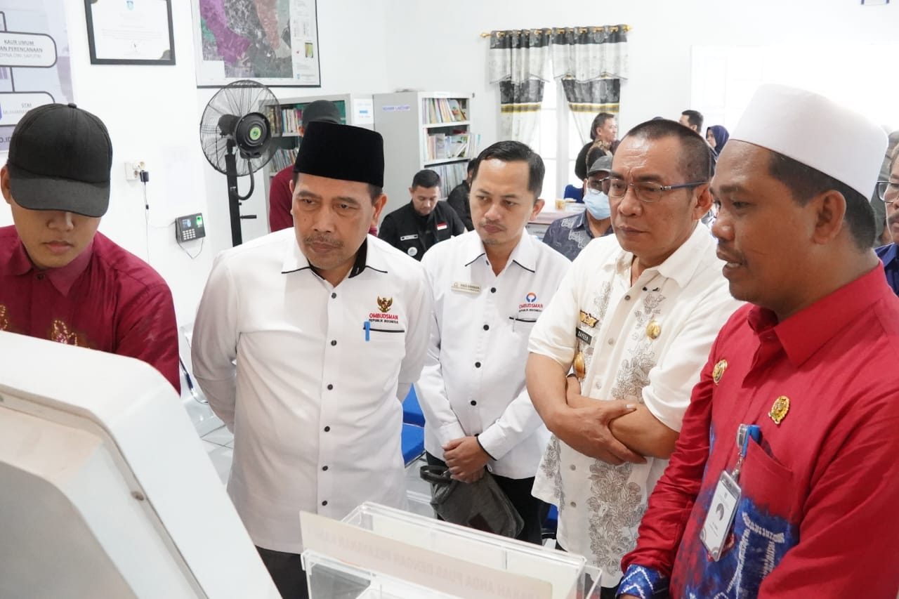 Ketua Ombudsman RI pantau Desa Anti Maladministrasi pertama di Banjar Ketua Ombudsman RI pantau Desa Anti Maladministrasi pertama di Banjar