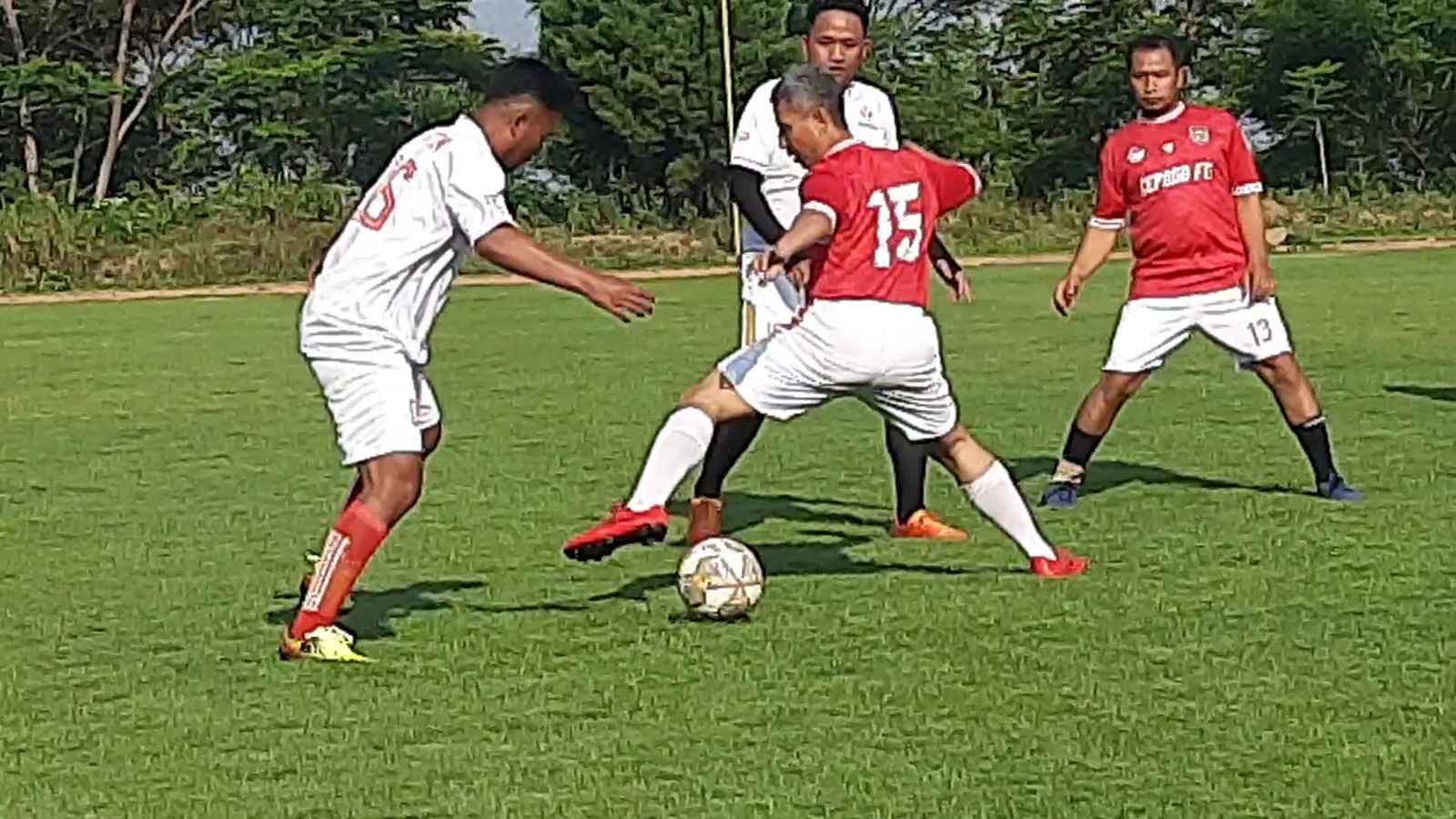 Deklarasi Pilkada Damai dengan sepak bola bersama Deklarasi Pilkada Damai dengan sepak bola bersama