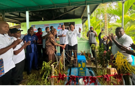 Pemkab dan PT Air Minum Jayapura resmikan SPAM dan MCK untuk warga Toladan dan Yahim Pemkab dan PT Air Minum Jayapura resmikan SPAM dan MCK untuk warga Toladan dan Yahim