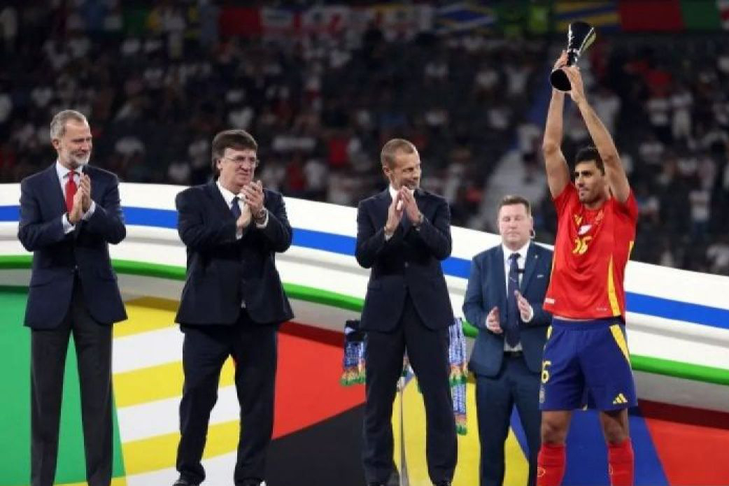 Gelandang Manchester City Rodri raih Ballon dOr 2024 Gelandang Manchester City Rodri raih Ballon dOr 2024