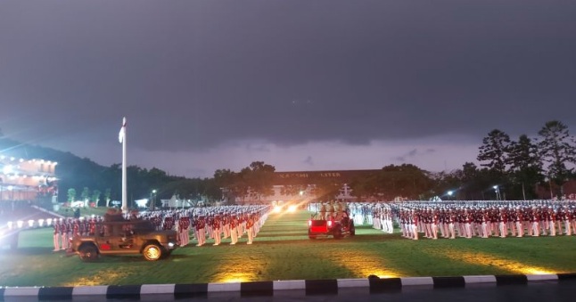 Prabowo-Gibran diguyur hujan deras saat inspeksi pasukan Parade Senja Prabowo-Gibran diguyur hujan deras saat inspeksi pasukan Parade Senja