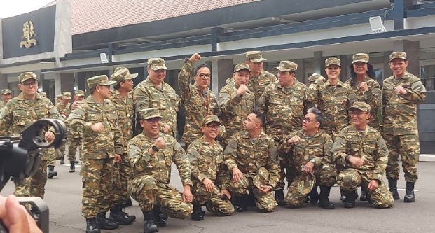 Anggota Kabinet Merah Putih ikut Upacara Parade Senja di Akmil 