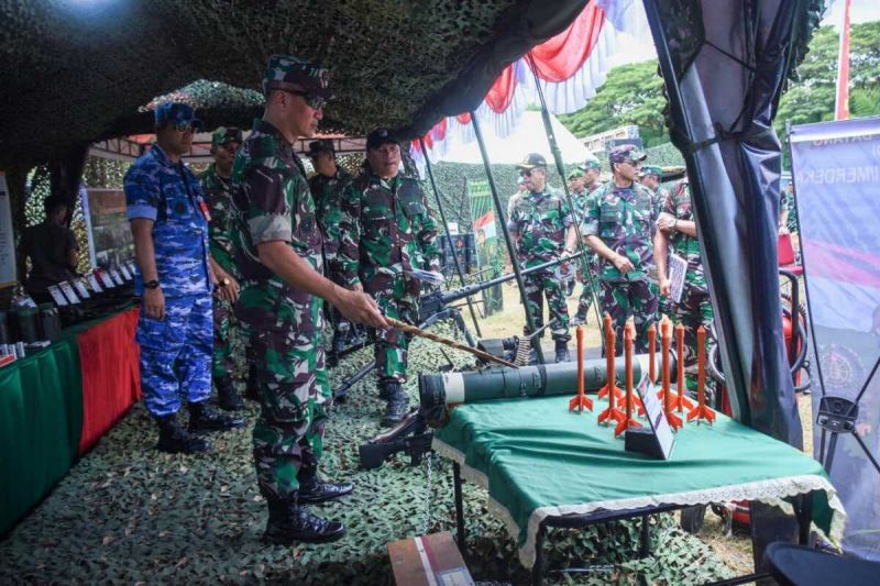 Pangdam XIII/Merdeka buka pameran alutsista sambut HUT ke-79 TNI Pangdam XIII/Merdeka buka pameran alutsista sambut HUT ke-79 TNI