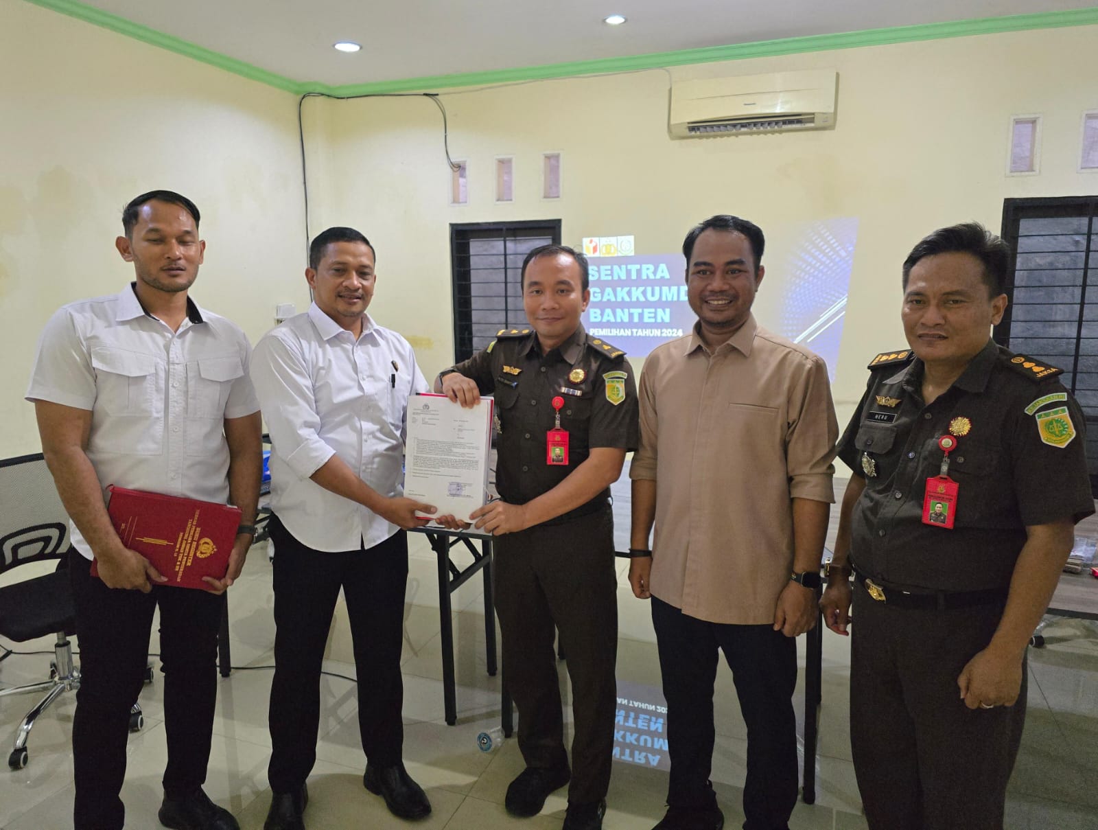 Kampanyekan Andra-Dimyati di Pilkada Banten, Ketua Apdesi Serang ditetapkan tersangka Kampanyekan Andra-Dimyati di Pilkada Banten, Ketua Apdesi Serang ditetapkan tersangka