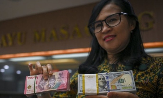 Rupiah merosot menjelang pemilihan presiden AS Rupiah merosot menjelang pemilihan presiden AS