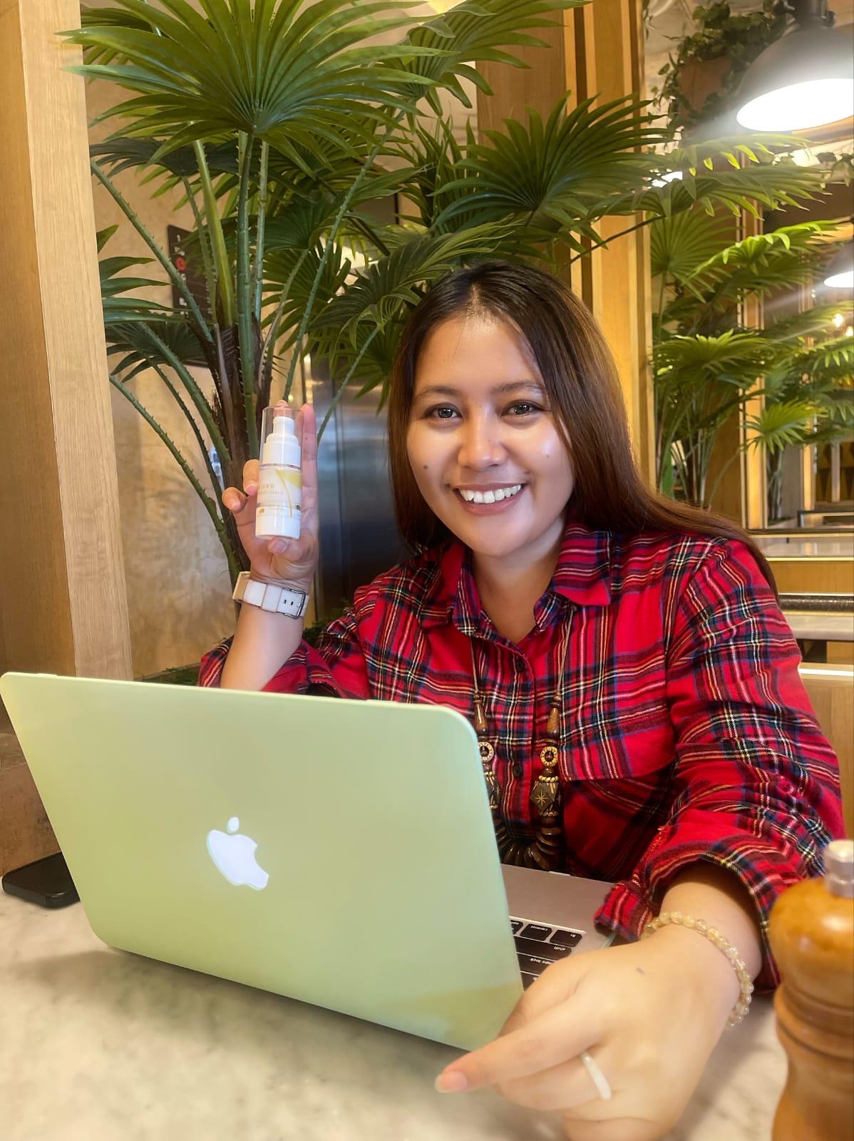 Memiliki kulit sehat dan glowing, dengan buah ciplukan 