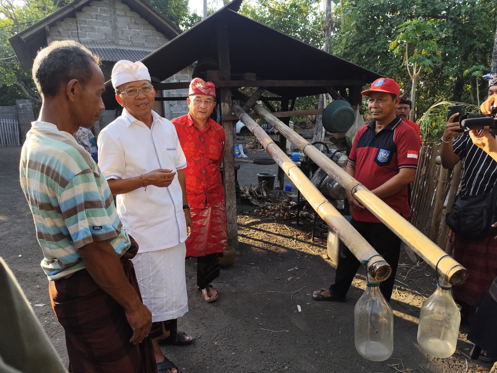 Calon Gubernur Bali audiensi dengan petani tradisional Karangasem Calon Gubernur Bali audiensi dengan petani tradisional Karangasem