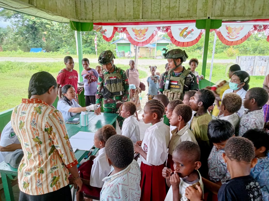 Satgas Habema berikan pengobatan gratis bagi warga Sagapusat Satgas Habema berikan pengobatan gratis bagi warga Sagapusat