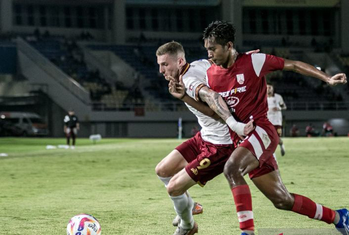 Persis kalahkan Borneo FC 3-2 Persis kalahkan Borneo FC 3-2