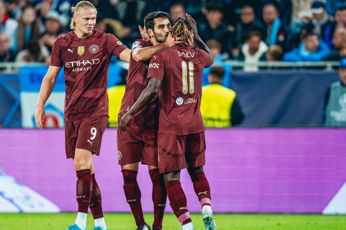 Manchester City menang telak 4-0 atas Slovan Bratislava Manchester City menang telak 4-0 atas Slovan Bratislava