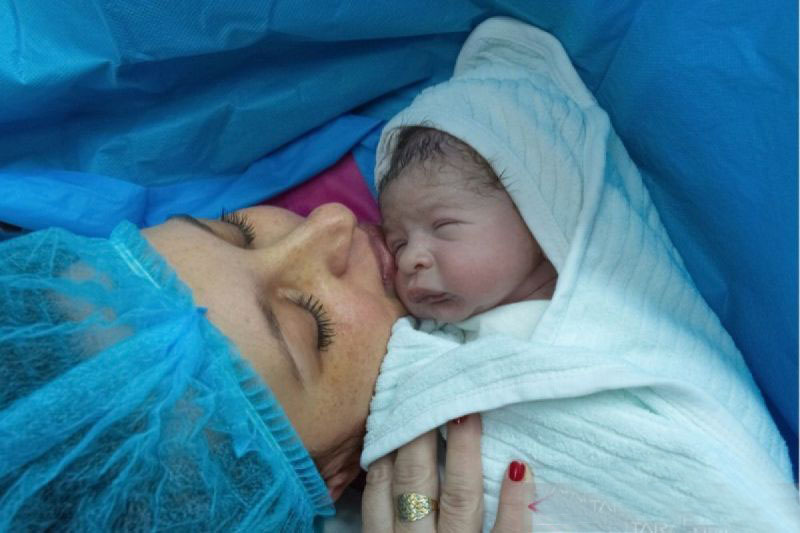 Akademisi: Pijat oksitosin solusi kurangi rasa sakit saat melahirkan Akademisi: Pijat oksitosin solusi kurangi rasa sakit saat melahirkan