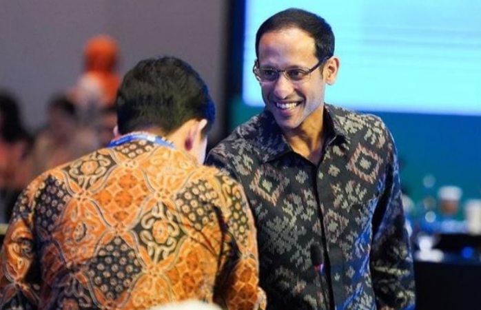 Menteri Nadiem Makarim, terima penghargaan Kreatif untuk Warisan Budaya dan Pariwisata Lokal di IDeaward 2024 Menteri Nadiem Makarim, terima penghargaan Kreatif untuk Warisan Budaya dan Pariwisata Lokal di IDeaward 2024