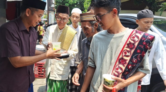 Humas Polri gelar Jumat Berkah di 73 masjid, UMKM terbantu Humas Polri gelar Jumat Berkah di 73 masjid, UMKM terbantu
