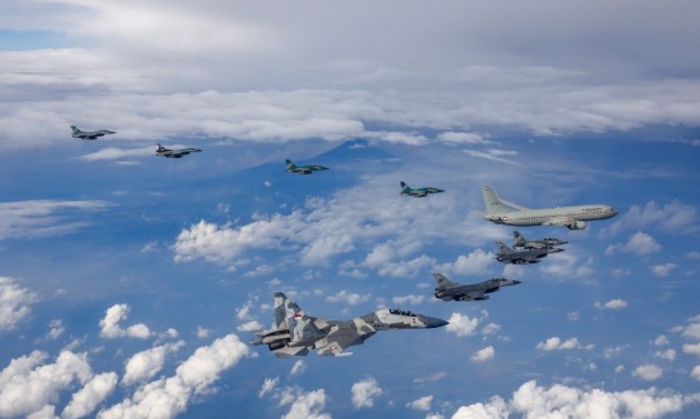 TNI AU benarkan delapan pesawat tempurnya kawal penerbangan Jokowi TNI AU benarkan delapan pesawat tempurnya kawal penerbangan Jokowi