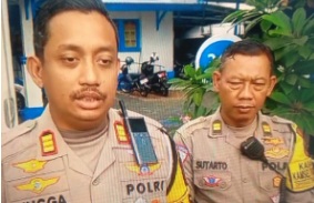 Satlantas Polres Semarang olah TKP kecelakaan Tol Ungaran Satlantas Polres Semarang olah TKP kecelakaan Tol Ungaran