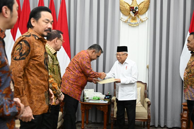 MPR serahkan undangan pelantikan Prabowo-Gibran ke Wapres Maruf Amin MPR serahkan undangan pelantikan Prabowo-Gibran ke Wapres Maruf Amin