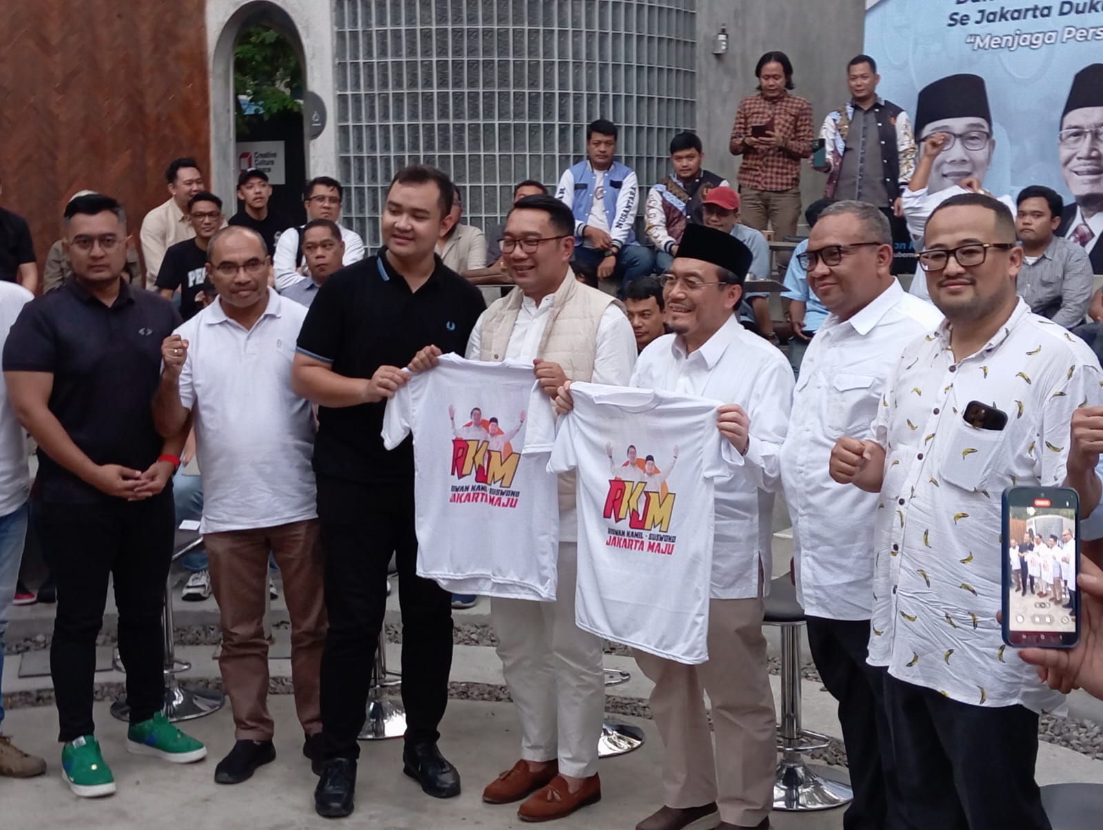 Pasangan Ridwan Kamil-Suswono tertinggi di berbagai lembaga survei, buka peluang menang satu putaran Pasangan Ridwan Kamil-Suswono tertinggi di berbagai lembaga survei, buka peluang menang satu putaran